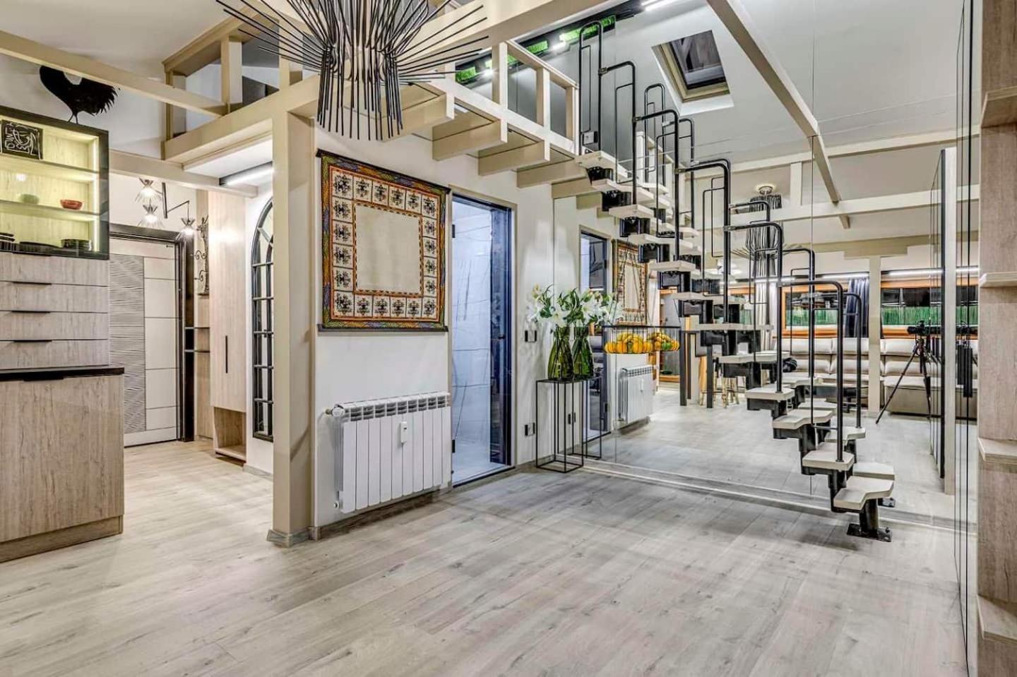 5 - Loft - Location - Designer Interior *